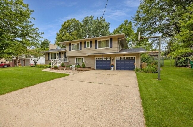 Photo - 2815 Sherry Ln