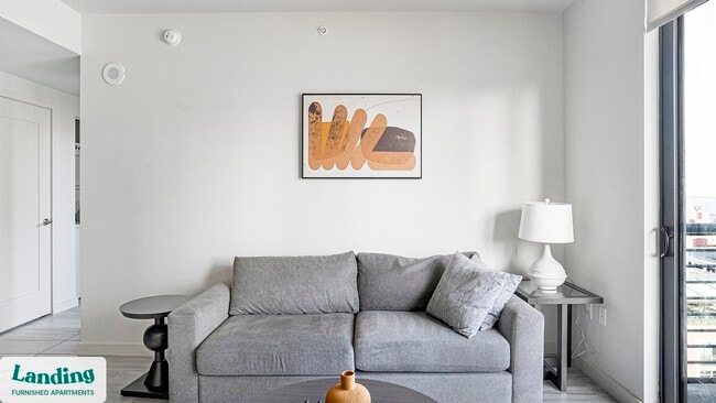 698 NE 1st Ave Unit CMW-1903