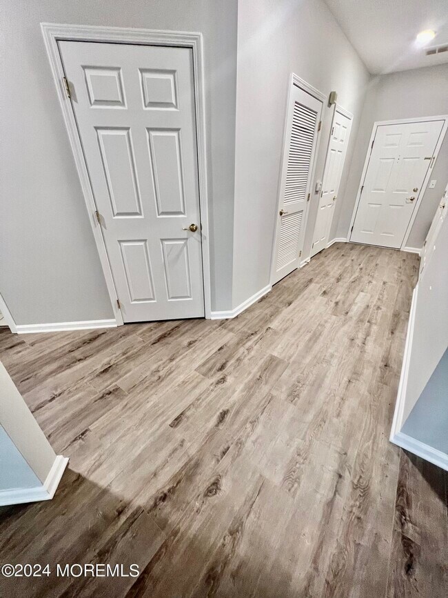 Photo - 122 Sloan Ct