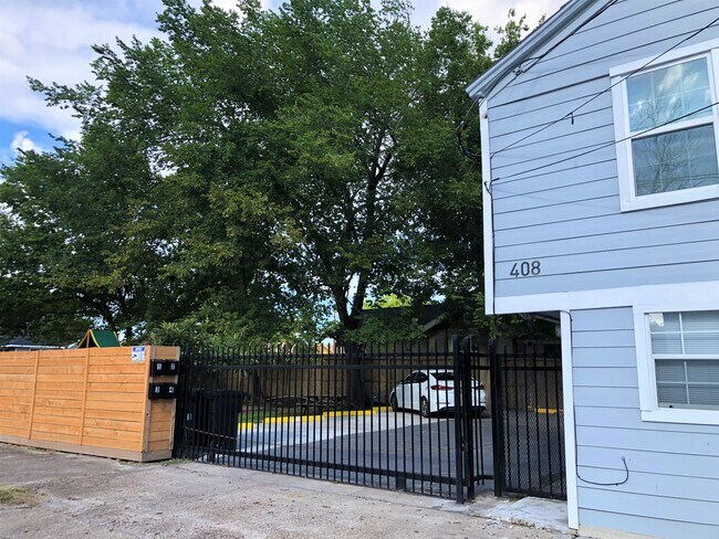 Photo - 408 N 67th St Unidad 4