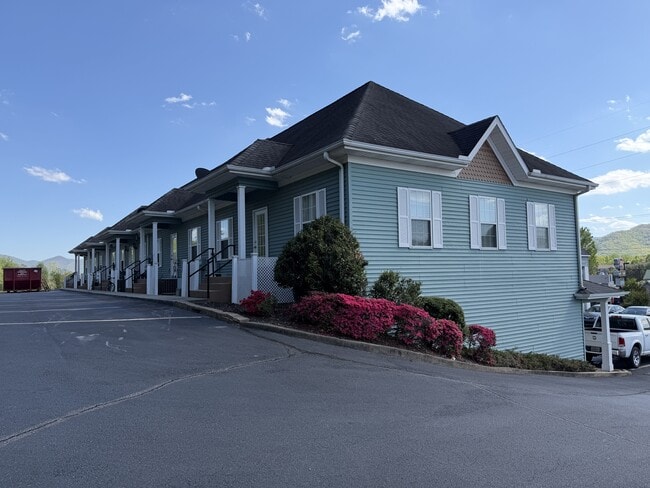 Building Photo - 358 S Main St