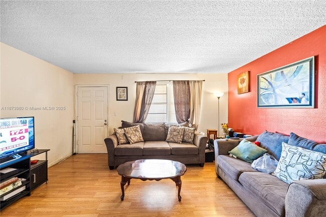 Photo - 301 NW 177th St Unidad 227