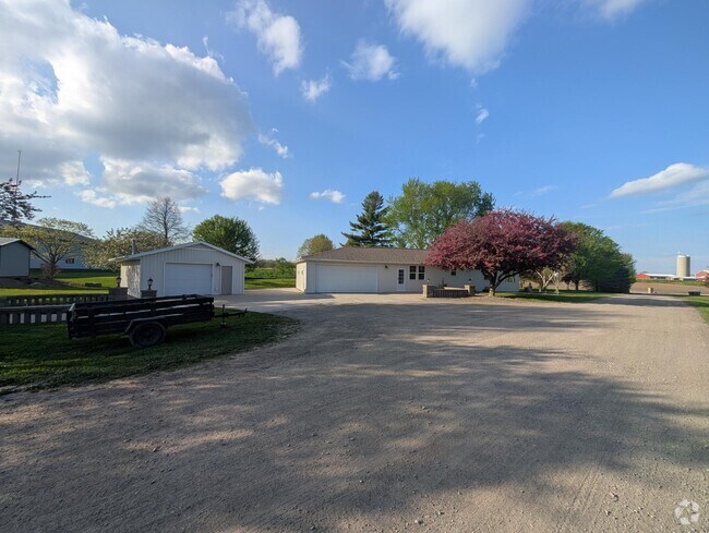 Building Photo - W2629 Kramer Rd Rental