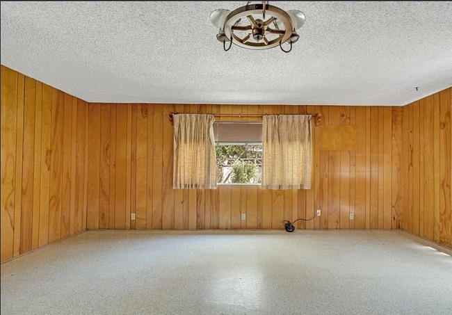 Photo - 976 Granada Cir