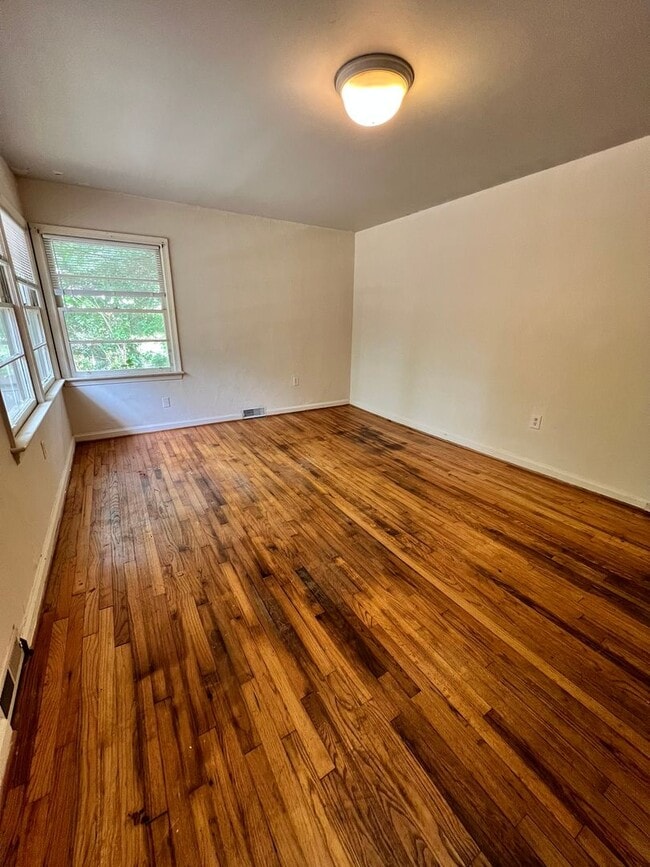Photo - 204 Pine Ln Unit B