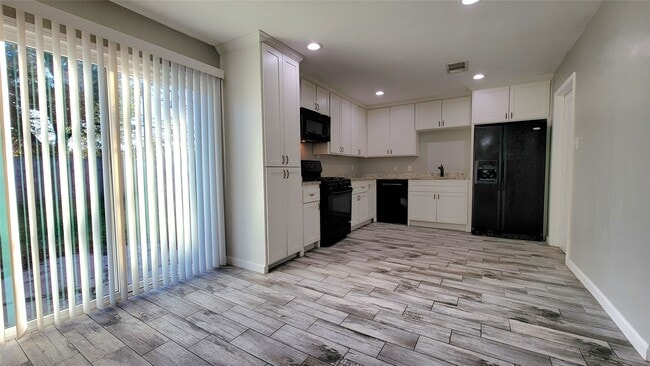 Photo - 3819 Heatherbrook Dr