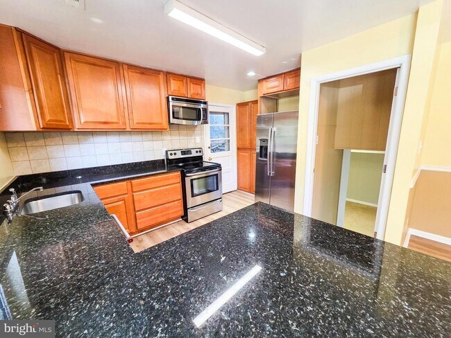 Photo - 305 Hillsboro Dr