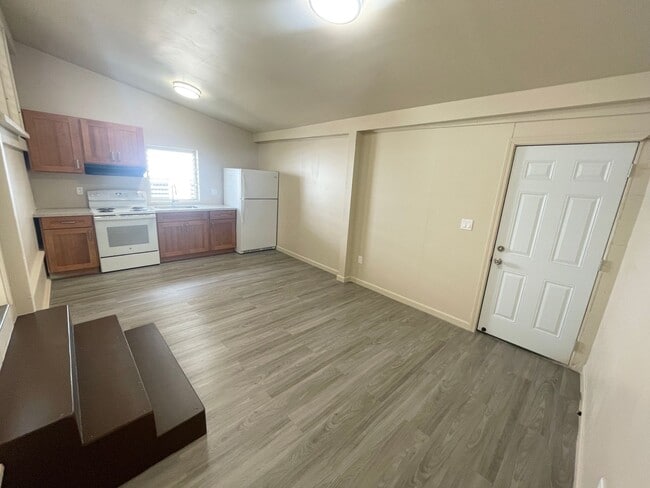 Building Photo - 947 Hoomoana St Unit Front Rental