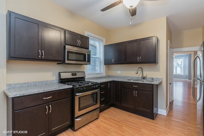 Photo - 2321 N Sawyer Ave Unidad 2