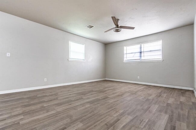 Photo - 617 Queensboro Pl