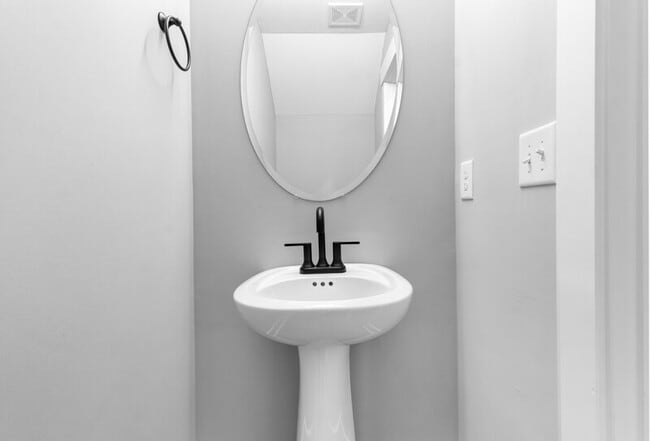 Photo - 307 Jonathan Wade Cir