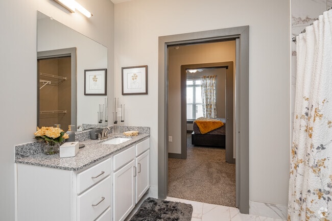 2BR, 2BA - The Hamilton - 1,187SF - Bathroom