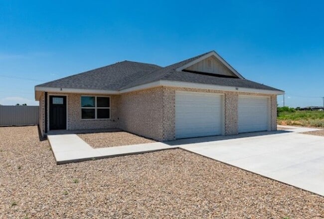 Building Photo - BRAND NEW 2 bed 2 bath home looking for its first occupants!