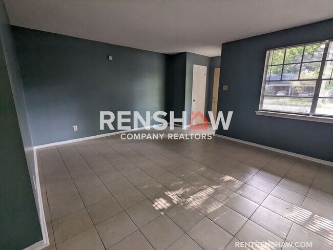 Photo - Charming Duplex - Parkway Village - Now Av...