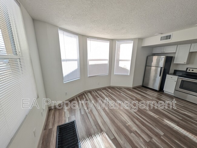 Photo - 725 Edith Blvd SE