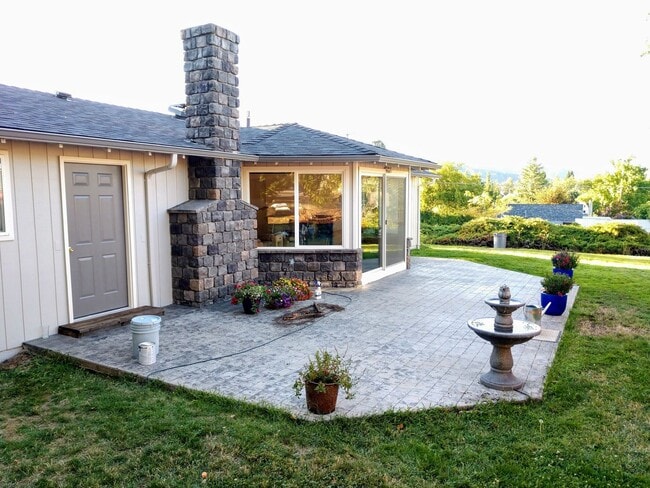 Photo - Unfurnished Light-Filled, Beautifully Updated 3-Bedroom Home in Jacksonville