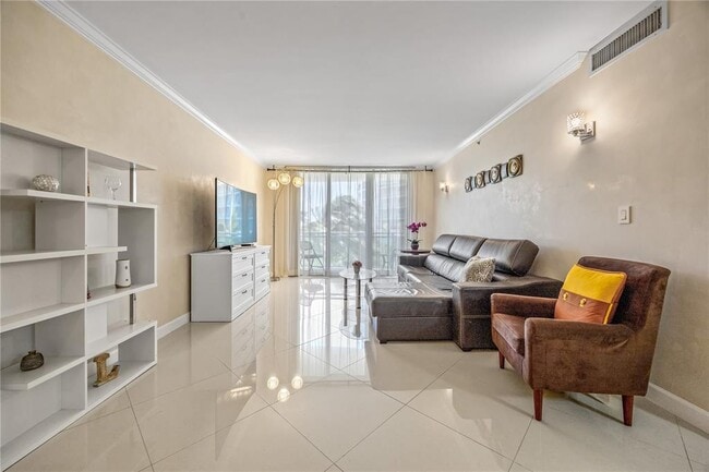 Building Photo - 3001 S Ocean Dr Unit 425