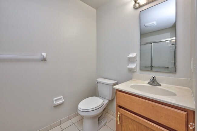 1BR,1BA - 744 SF - Bathroom