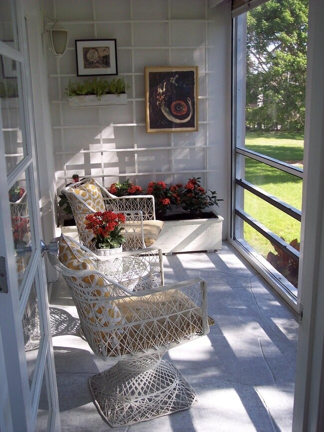 Building Photo - 2615 Garden Dr N Unit 207