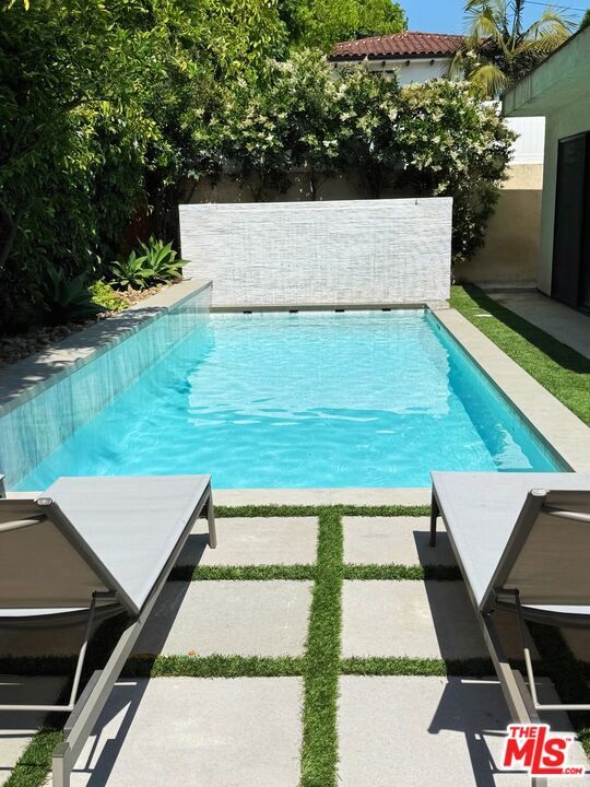 Building Photo - 1636 Courtney Ave