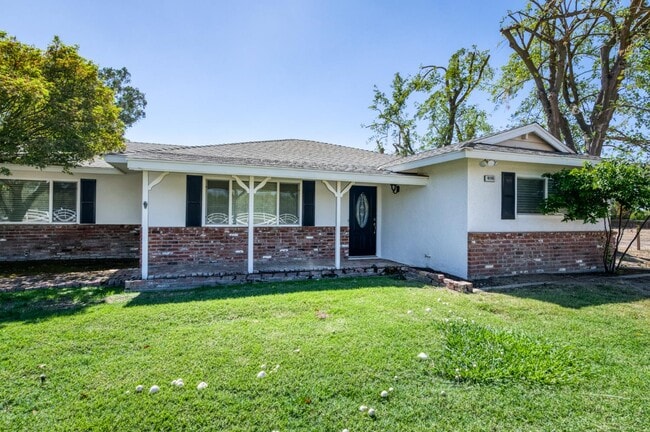 4105 E Perrin Ave