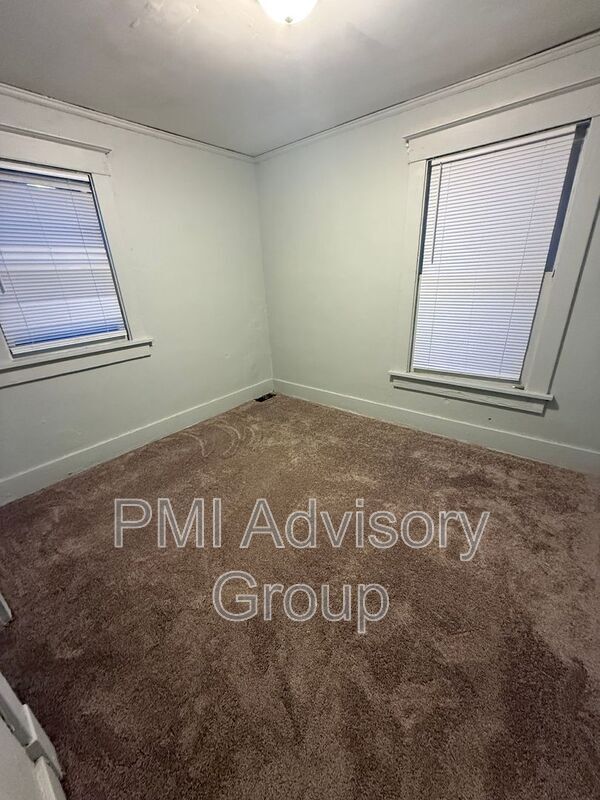 Photo - 1323 SW Garfield Ave