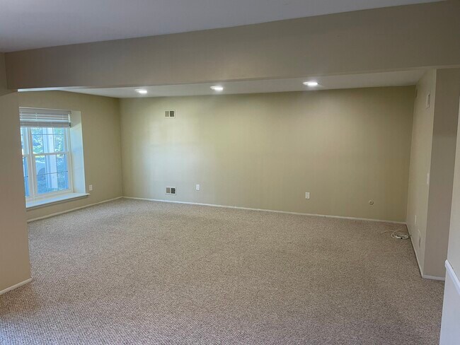 Photo - 30975 Pointe of Woods Dr Unit 4