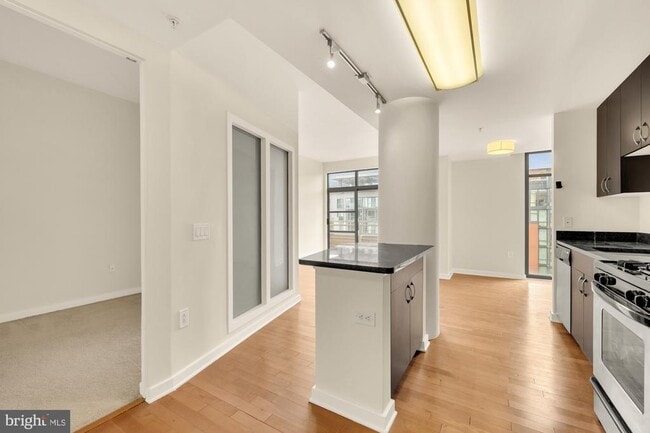 Building Photo - 475 K St NW Unit 1123