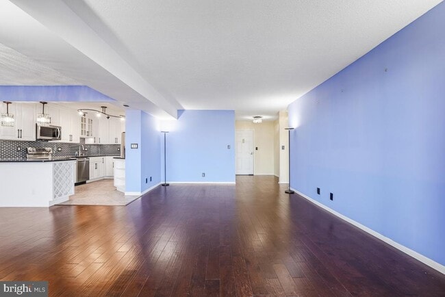 Photo - 5903 Mt Eagle Dr Unidad 1002