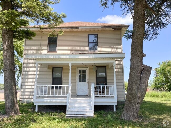 Building Photo - 1620 S River Rd Rental
