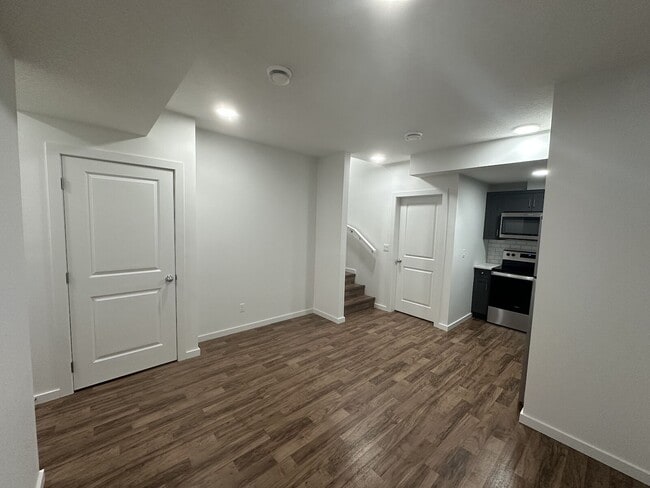 Photo - COZY AND BEAUTIFUL 1 BDRM+ 1 BATH, BASEMENT UNIT IN CONVENIENT BELMONT! Unit B