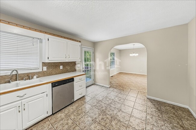 Photo - 307 Split Rail Way