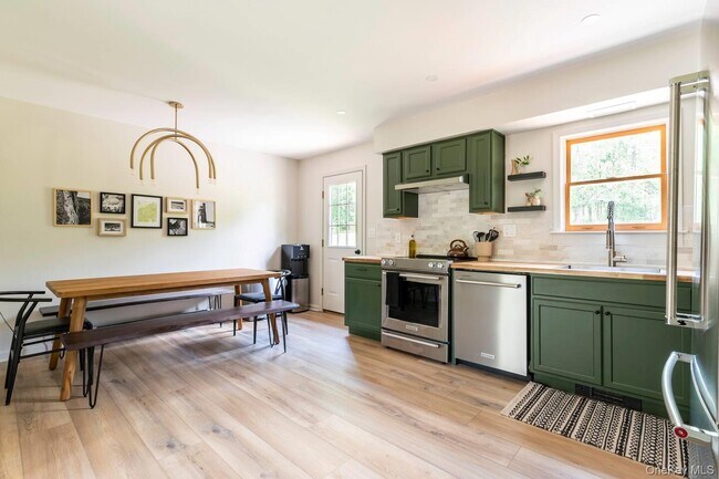 Photo - 18 Burnt Meadows Rd