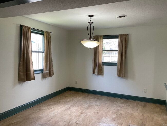 Photo - 5425 Hewitt Ln