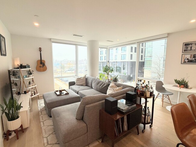Building Photo - Gorgeous 2BD/2BA Corner Unit 302