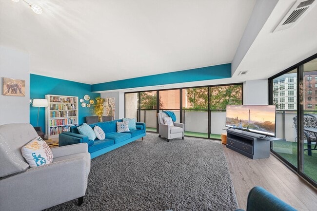 Building Photo - 5300 Columbia Pike Unit # 315