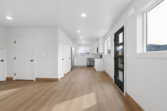 Photo - 865 9th St W Unidad A