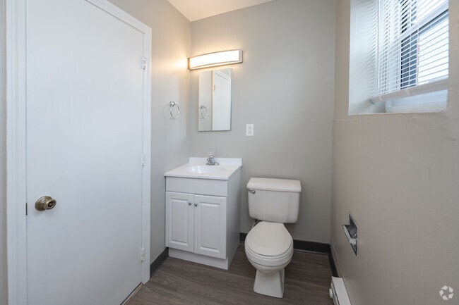 2BR, 1.5BA - 900SF