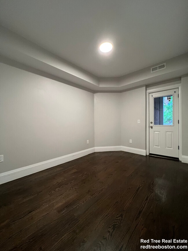7 Strathmore Rd Unit 1