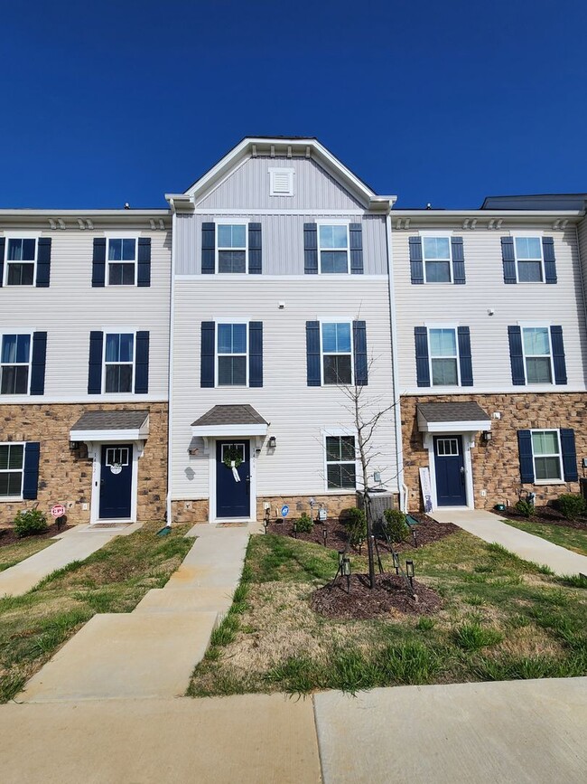 Building Photo - 3 Story Townhome near Concord Mills