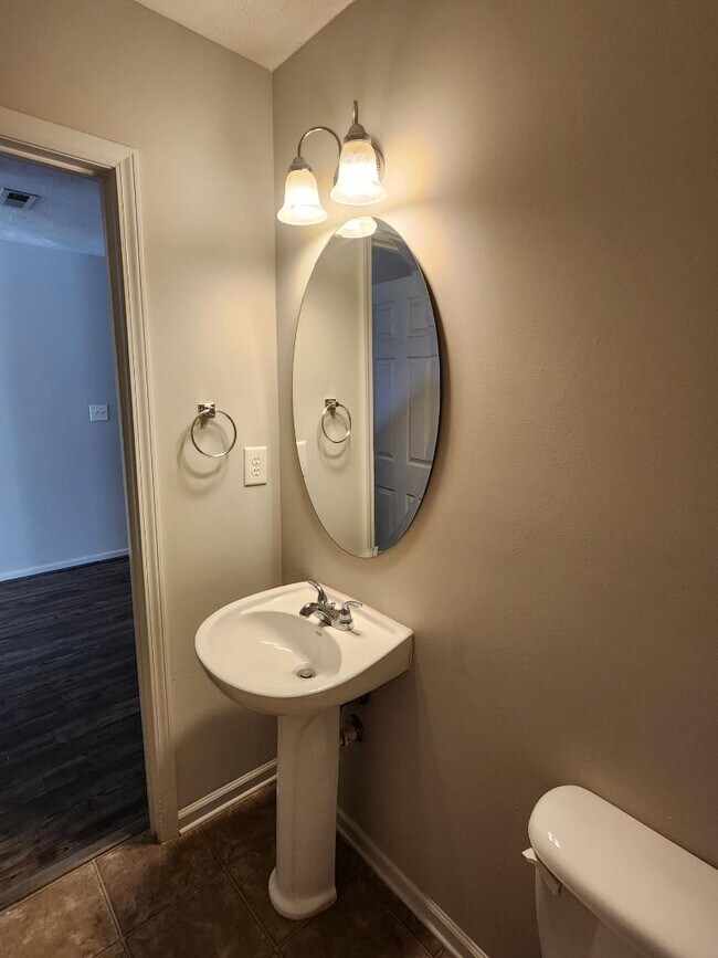 Photo - 128 Tuxford Ct