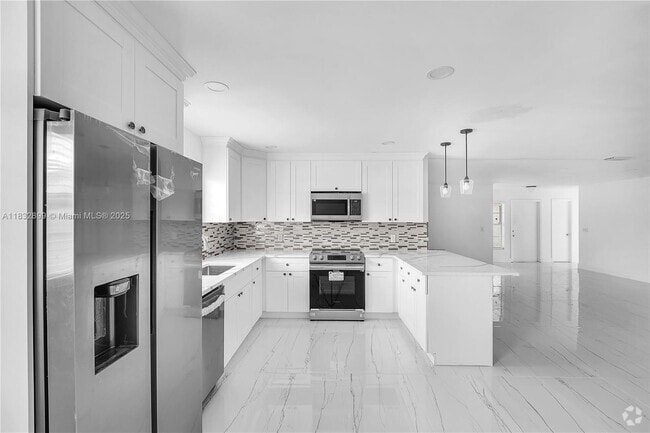 Building Photo - 9242 SW 18th Rd Rental