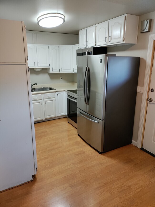 NEW APPLIANCES - 1258 Reed St