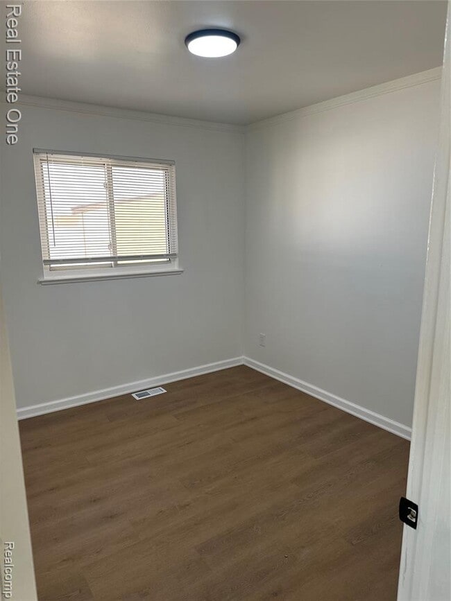 Photo - 1982 S Ortonville Rd