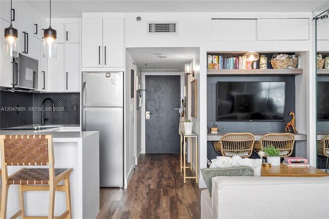 Photo - 555 NE 15th St Unit 518