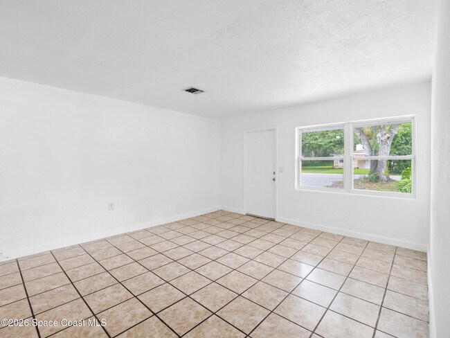 87 NW Irwin Ave