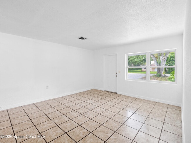 Photo - 87 NW Irwin Ave