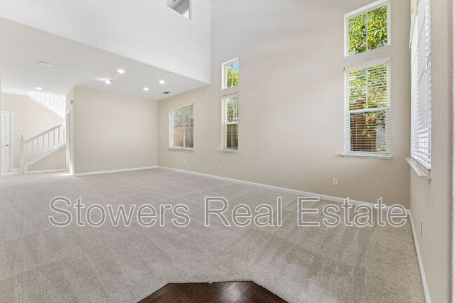 137 Woodcrest Dr
