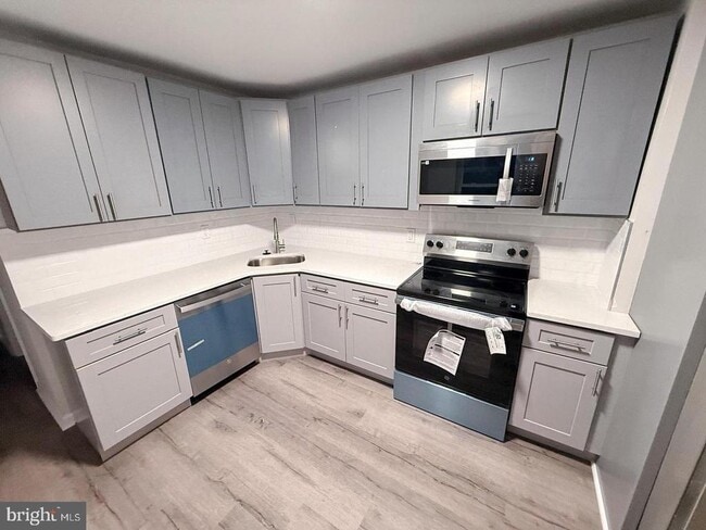 Photo - 738 N 38th St