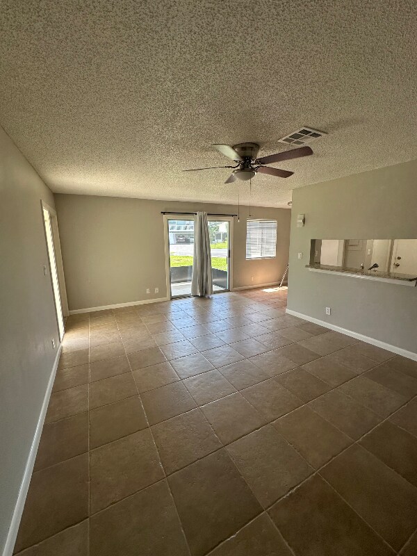 Photo - 5848 Queen Elizabeth Way